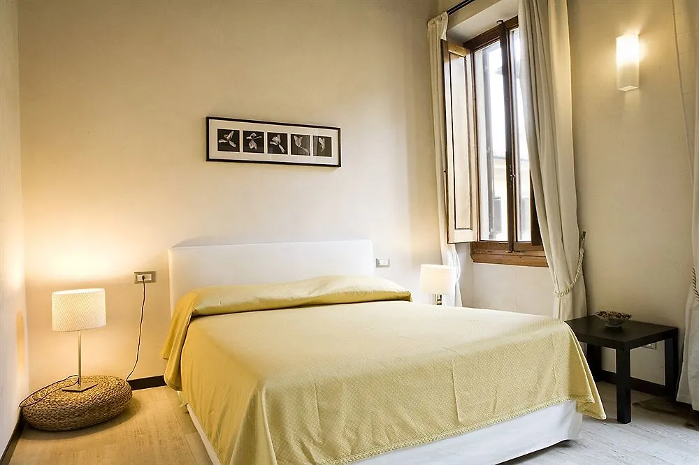 Family Apartments Signoria Firenze 2*,